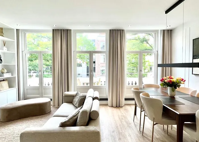 New Stylish 1 Bedroom Apt W/ 2 Balconies In Centrum