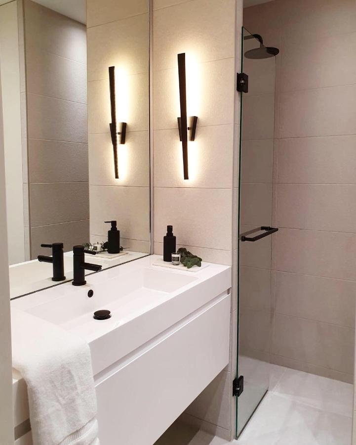New Stylish 1 Bedroom W/ 2 Balconies In Centrum Appartamento